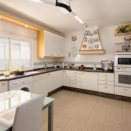 Апартаменти Balcon Al Mar